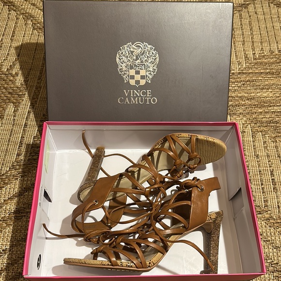 BRAND NEW! Vince Camuto VC-SHERINDA Lace Up Heel - Picture 8 of 8